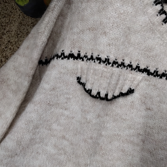 3896 Size XL Oli & Hali Light Cream Crewneck Sweater with Black Trim - Picture 3 of 7